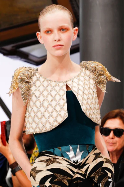 Look 19